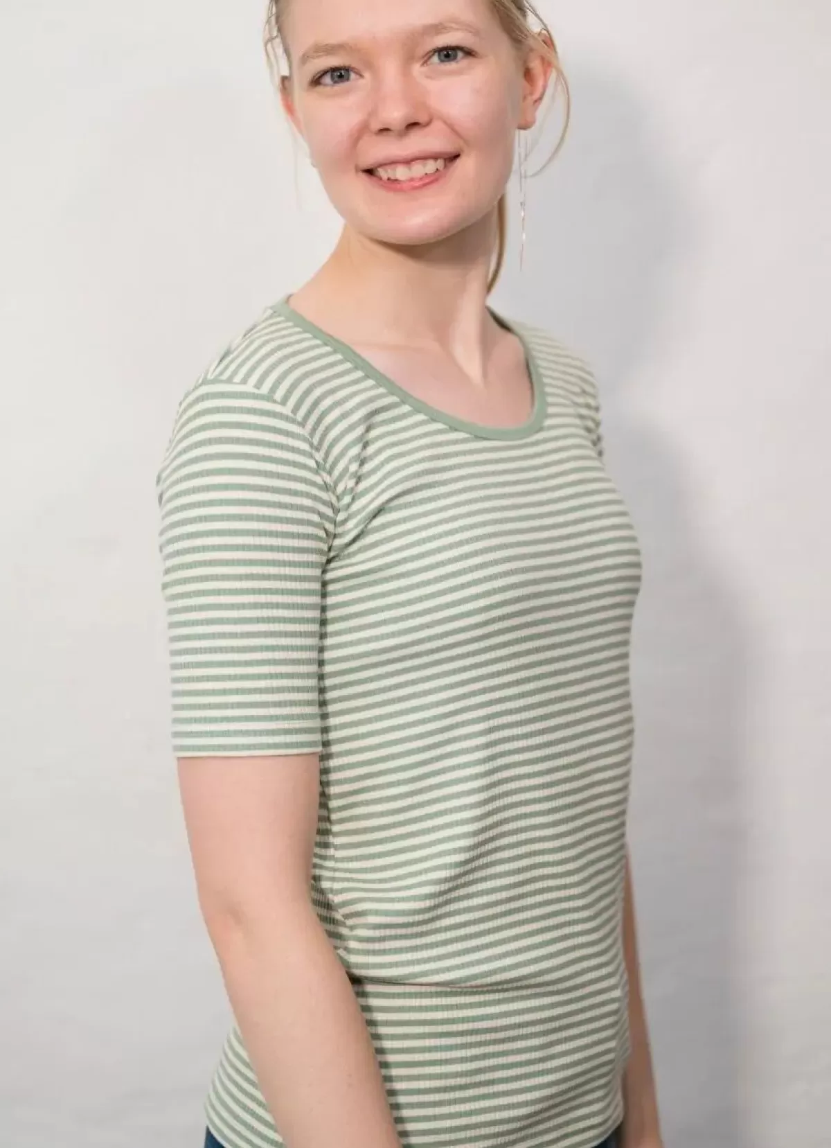 Danefæ T-Shirts>Ess - Organic Danegudhjem Tee Dry Sage/Chalk