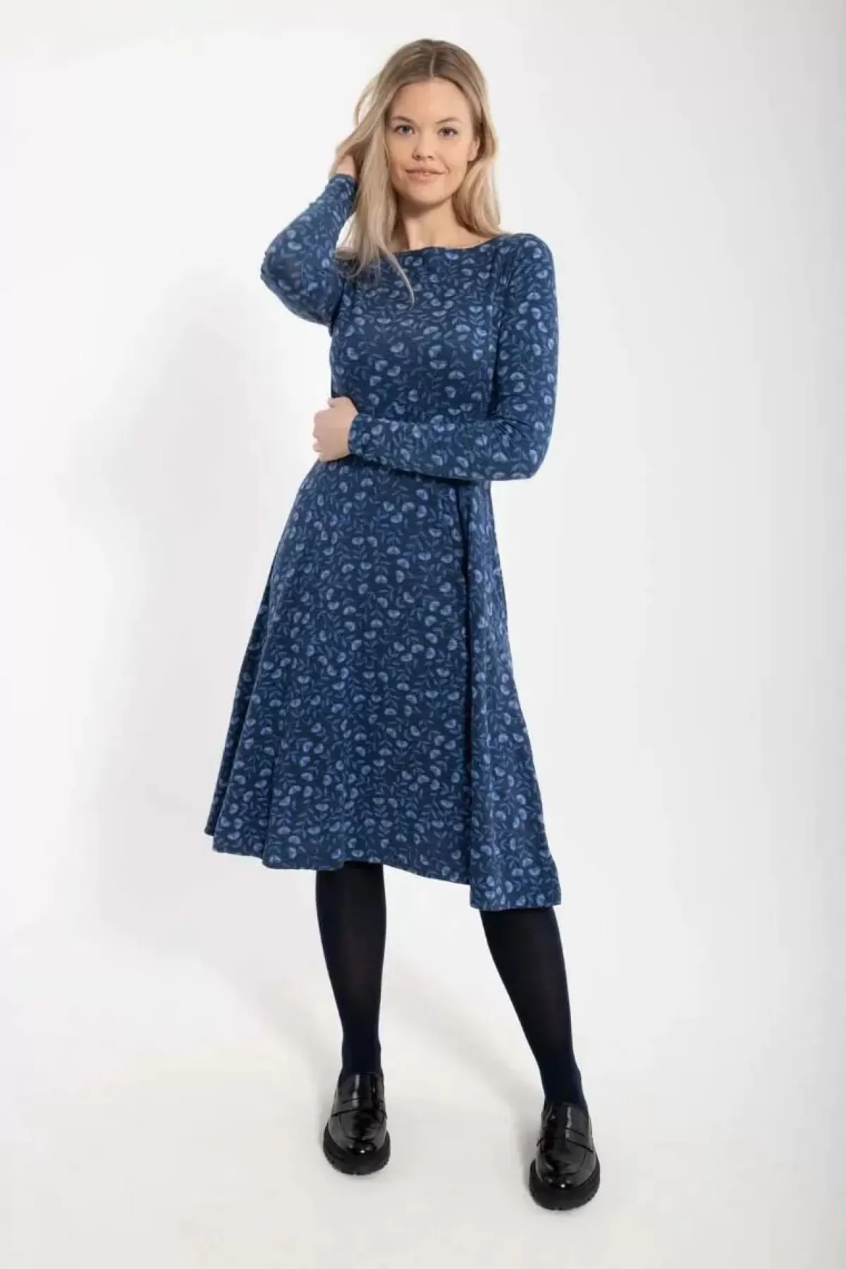 Danefæ Kleider>Organic - Danesigrid Viscose Dress Marine/Cold Blue Fleurie
